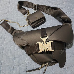 이우가마카라스 Triple Covered Crow Buckle Bag 10만 팝니다.