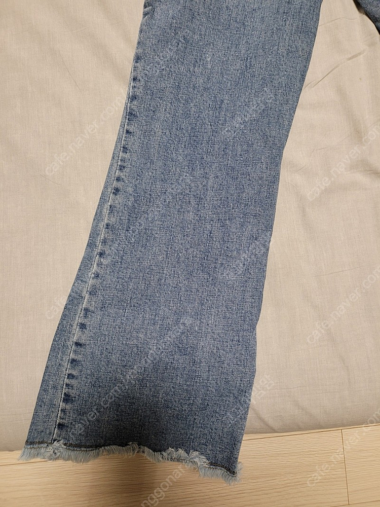 지컷 청바지 부츠컷 이미지