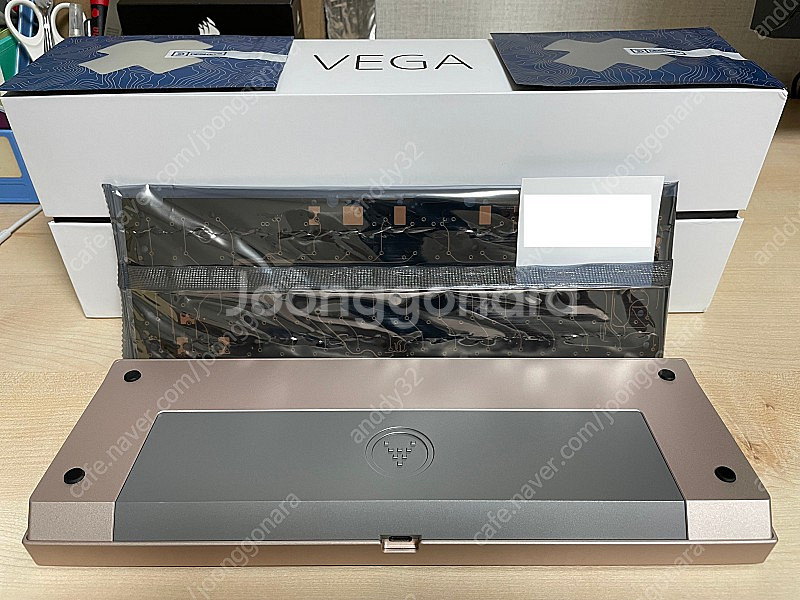 ai03 VEGA 커스텀 키보드 완성품 팝니다. 키보드/마우스/스피커 중고나라