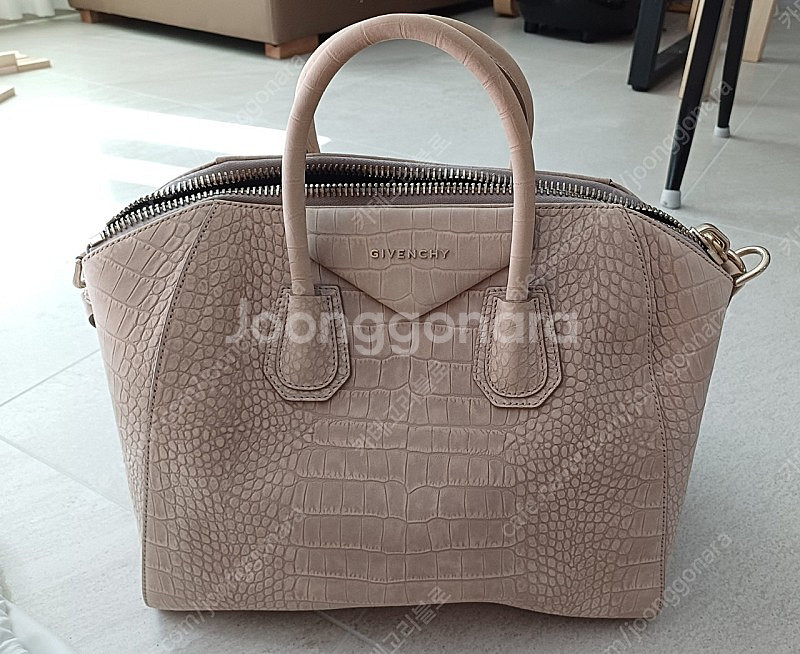 지방시 안티고나 미디움사이즈--1