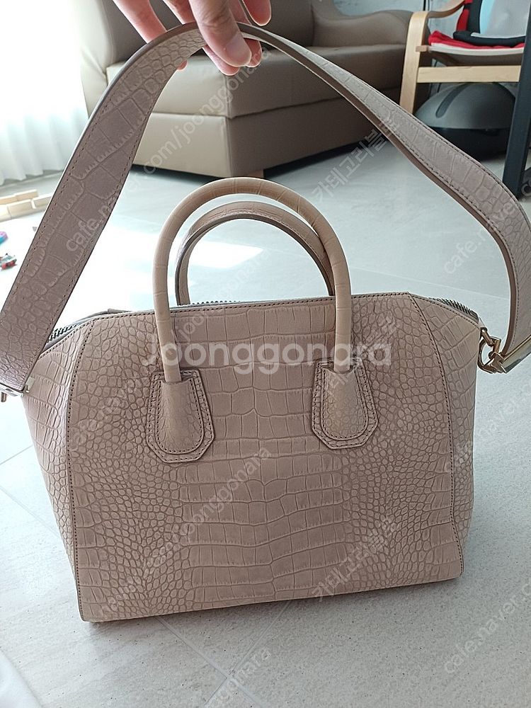 지방시 안티고나 미디움사이즈--4