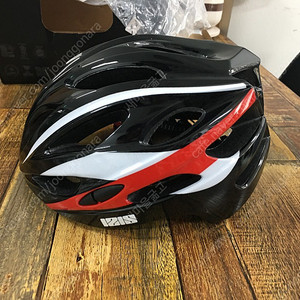 아이시스 R-1 헬멧 새제품 판매합니다.