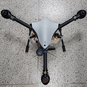 트루퍼 Y6 750 조립후 미비행 기체입니다. 콘트롤러 ﻿ZERO UAV X4 Y6 드론