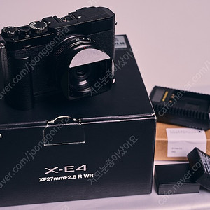 후지필름 x-e4 렌즈킷(27mm) + 스퀘어후드 + 듀얼충전기 + 핸드그립 + 호환추베3