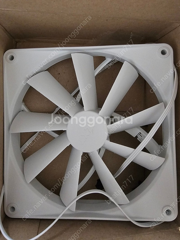 nzxt f140q 화이트 1개팝니다 택포--0