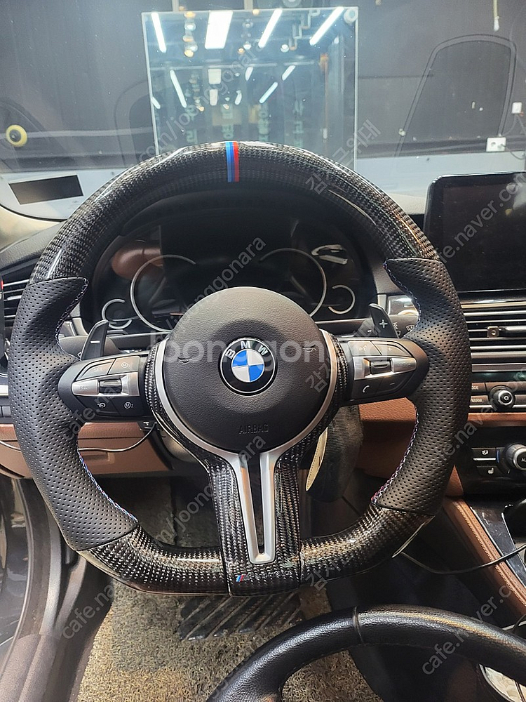BMW F10 520D 카본핸들 팝니다--0