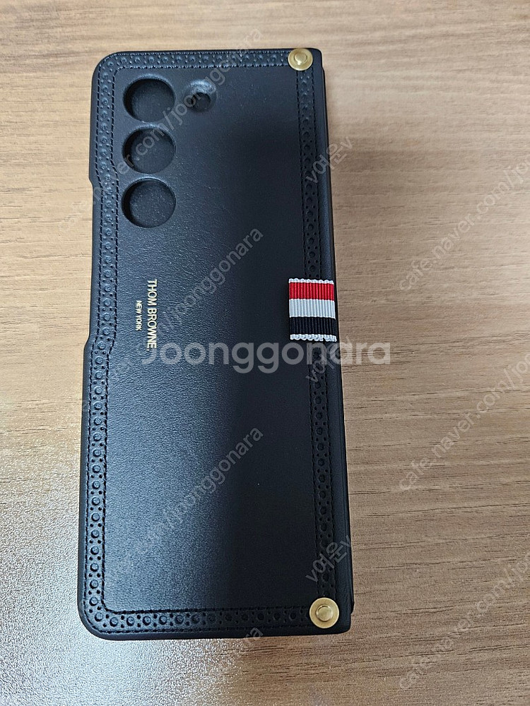 갤럭시 폴드5 톰브라운 케이스와 펜--0