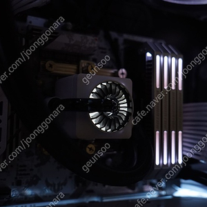 ddr4 커세어 도미네이터 판매합니다. (라이트바 포함)