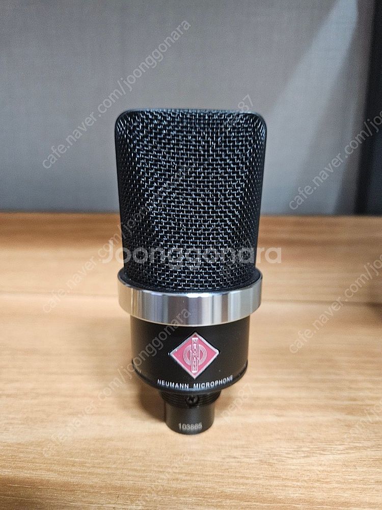 노이만 tlm 102 콘덴서 마이크 풀박스 판매합니다--1