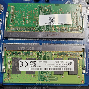 노트북 메모리 4GB PC4-2400T-SC0-11DDR4 2개 판매합니다.