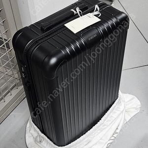 리모와 RIMOWA 에센셜 체크인 M 매트블랙 미사용