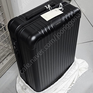 리모와 RIMOWA 에센셜 체크인 M 매트블랙 캐리어