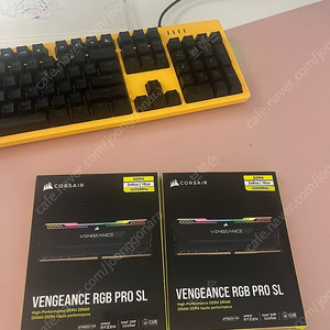 RGB 메모리 8g x 2개 판매합니다. 벤저스 RGB PRO SL DDR4 8gb x 2개