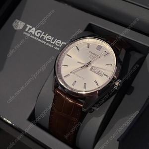 (남자시계) (새제품. 착용X) 태그호이어 까레라 오토매틱 시계 판매. 1년 무상보증기간 남음