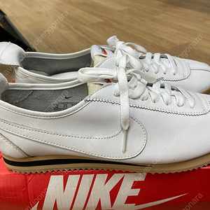 나이키 우먼즈 코르테즈72 / nike wmns cortez 72 270사이즈 265사이즈 새상품 판매합니다