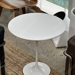 Knoll_사리넨 사이드 테이블 (Saarinen Side table﻿)