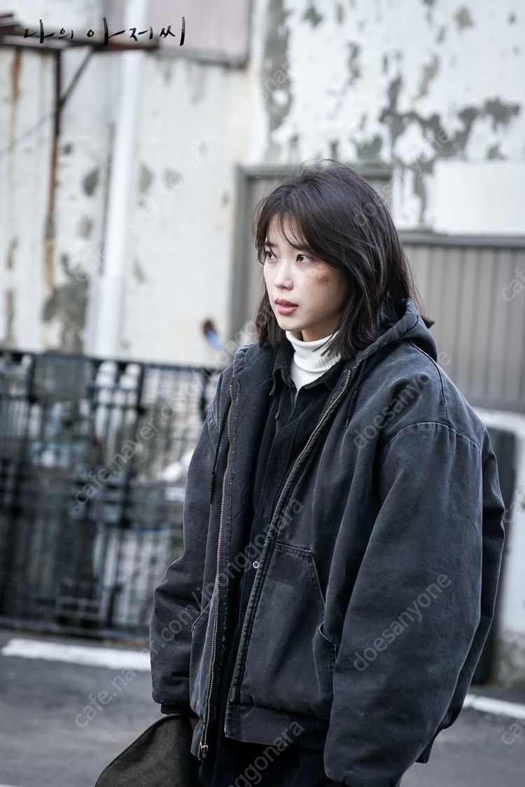 칼하트 J130 아이유 자켓 이미지