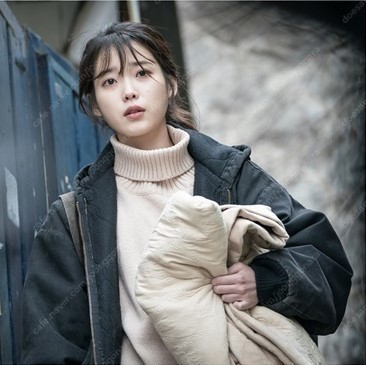 칼하트 J130 아이유 자켓 이미지