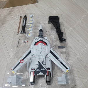 dx 초합금 vf-1s 히카루기+ 극장판 슈퍼파츠 미개봉 판매합니다.