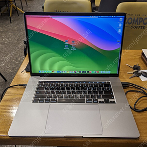 2019 맥북 프로 16인치 기본형 모델 i7/16/512 팝니다. (서울 홍대)