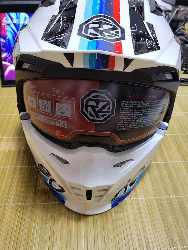 턱가드 분리형 하프헬멧 팝니다.--1