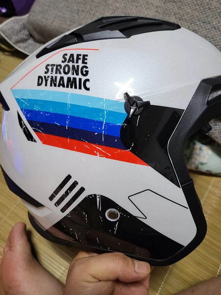 턱가드 분리형 하프헬멧 팝니다.--4