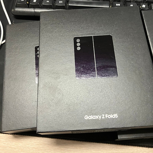 부산 갤럭시Z폴드5 블랙 크림 256기가 미개봉 새상품 147만원 전국 최저가 판매합니다!