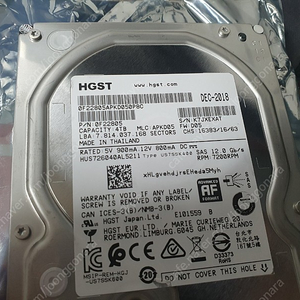 서버용 하드 미사용 HGST 4TB 7200rpm HDD 2개 팝니다.