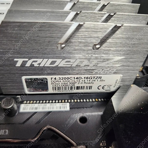 지스킬 DDR4-3200 CL14 TRIDENT Z RGB 패키지 16GB(8Gx2)