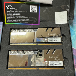 G.SKILL DDR4-3200 CL14 TRIDENT Z ROYAL 실버패키지 팝니다.