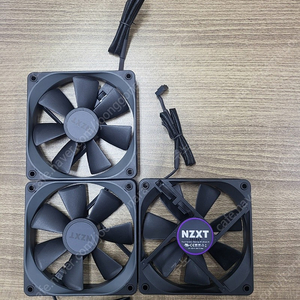 nzxt ap120 팬 3개 팝니다