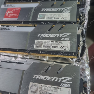 지스킬 램 ddr4 3200 16gb *4 개 팝니다 / G.skill Trident Z RGB 16g 3200