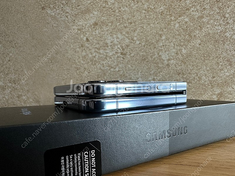 갤럭시 Z 플립4 256GB (삼케플 포함) 판매합니다--2