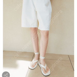 le folded white denim shorts