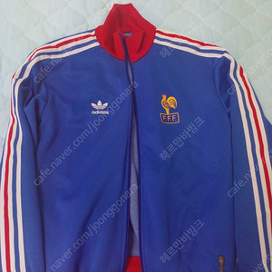 예쁜 아디다스 프랑스 트랙탑 싼 값에 팔아요. 프랑스 국대 트랙탑 져지