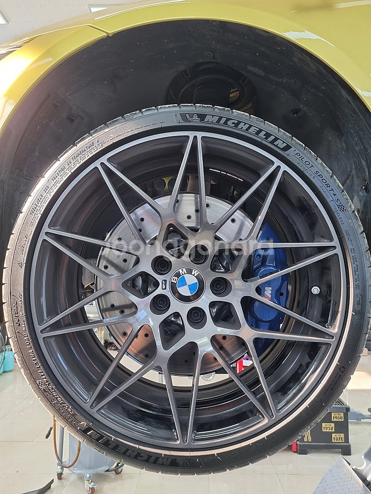 BMW M 퍼포먼스 브레이크 팝니다.--0