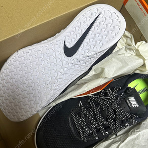 우먼스 나이키 메트콘4 러닝화245