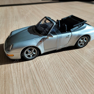 UT models 1:18 Porsche 993 cabriolet