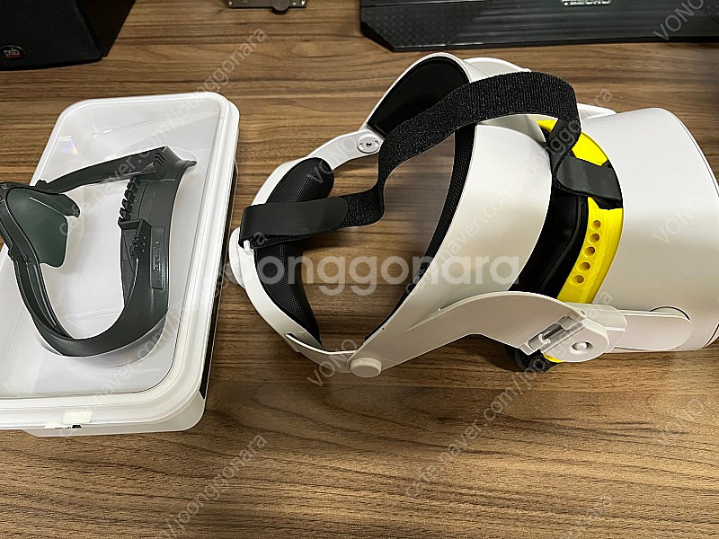 오큘러스 퀘스트2 64G 액세서리포함--4