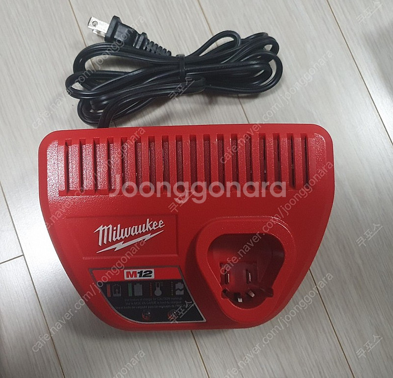 밀워키 12v C12C 미사용 충전기 팝니다.(택포)--0