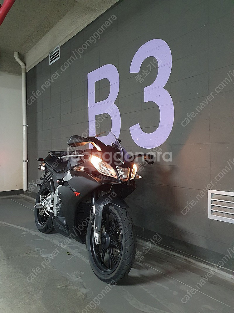 아프릴리아 Rs4 125--1