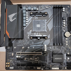 GIGABYTE B550M AORUS ELITE