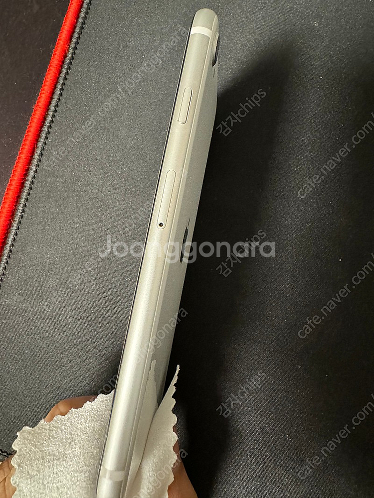 아이폰SE2 화이트 64GB 판매합니다.--2