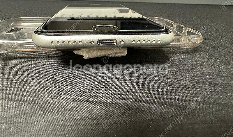 아이폰SE2 화이트 64GB 판매합니다.--5