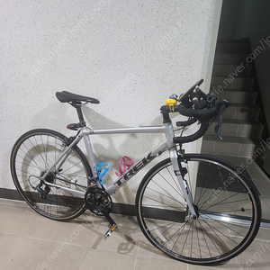 트렉 1.1 실버 17년식 로드자전거 판매합니다.