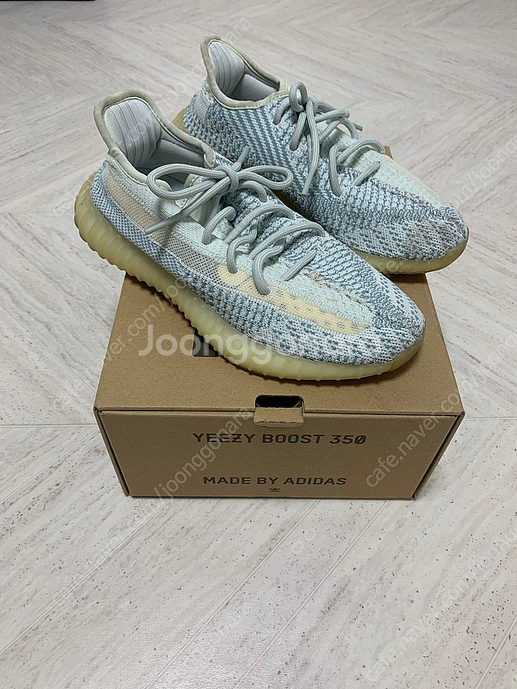 아디다스 이지부스트 클라우드 화이트 350v2 235팔...--1