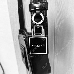 우영미 블랙스퀘어 미니 백 팔아요