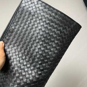 보테가베네타 도큐먼트 라지 클러치팝니다