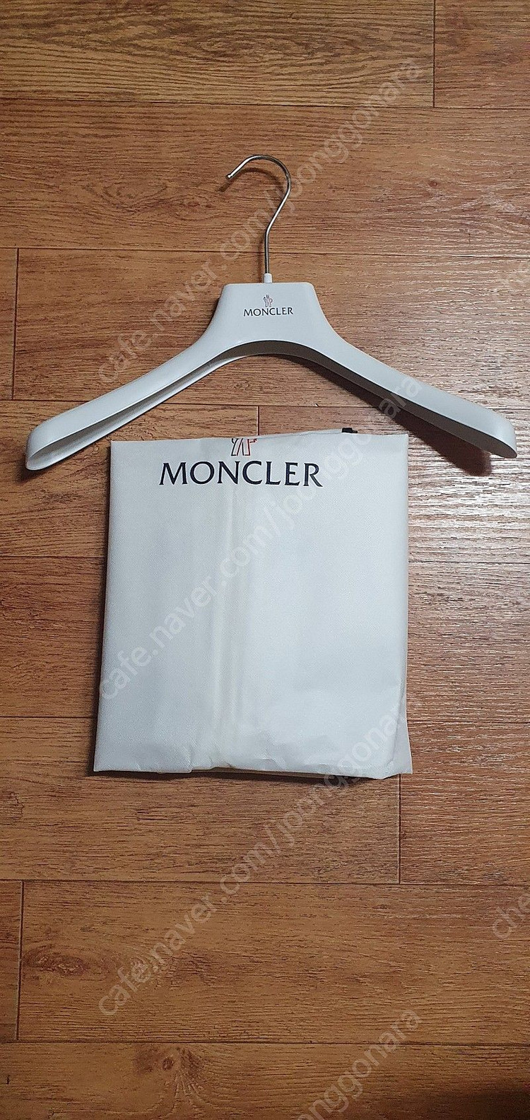 명품쇼핑백:메종키츠네 발렌시아가 이자벨마랑 apc 이미지