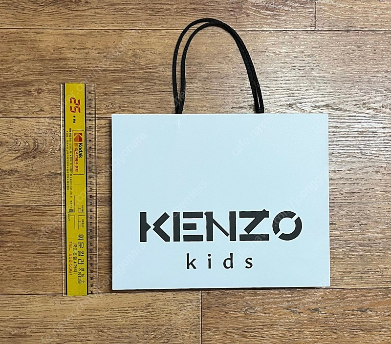 명품쇼핑백:메종키츠네 발렌시아가 이자벨마랑 apc 이미지